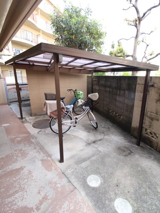 物件外観写真3　(駐輪場)