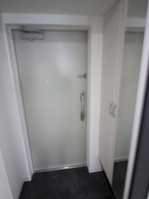 物件内観写真7　(玄関)