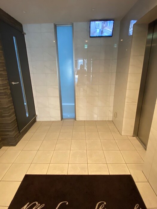 物件外観写真6　(エントランス部分)