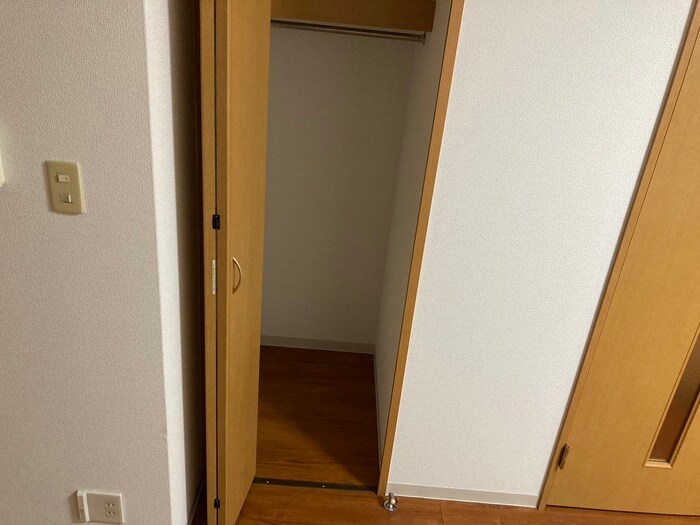 物件内観写真12　(収納)