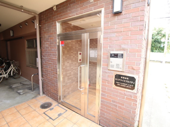 物件外観写真4　(エントランス部分)