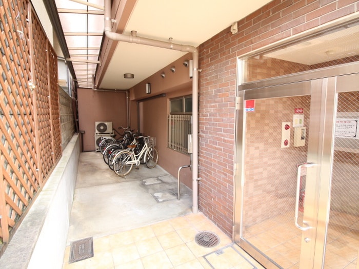 物件外観写真5　(駐輪場)