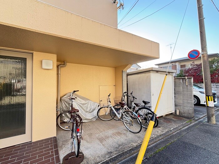 物件外観写真3　(駐輪場)