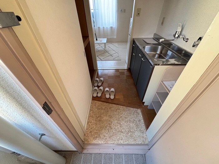 物件内観写真13　(玄関)