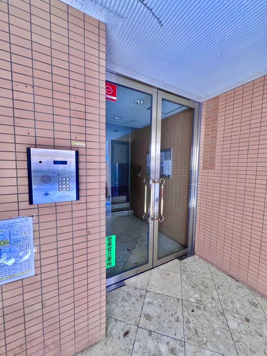 物件外観写真3　(エントランス部分)
