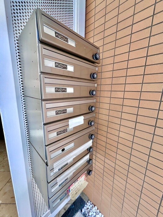 物件外観写真4　(エントランス部分)