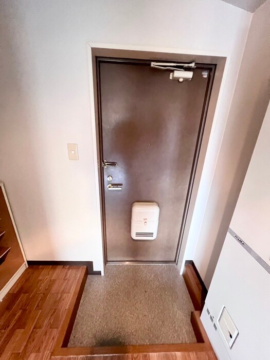 物件内観写真16　(玄関)