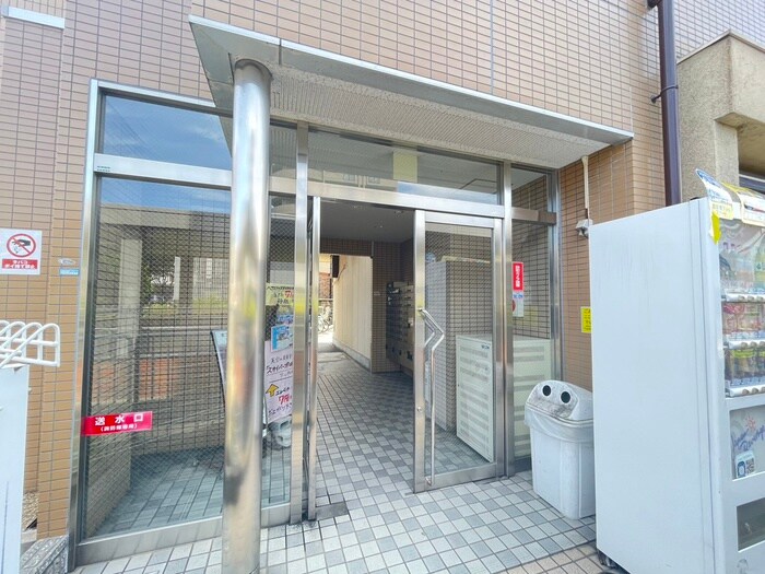 物件外観写真2　(エントランス部分)
