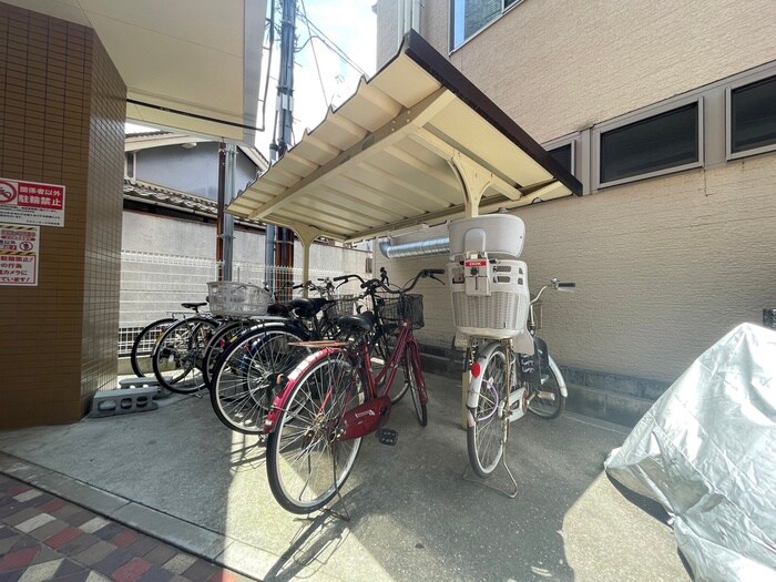 物件外観写真3　(駐輪場)