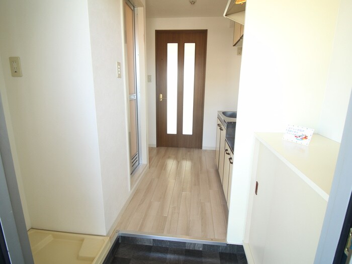 物件内観写真16　(玄関)