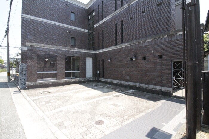 物件外観写真2　(駐車場)