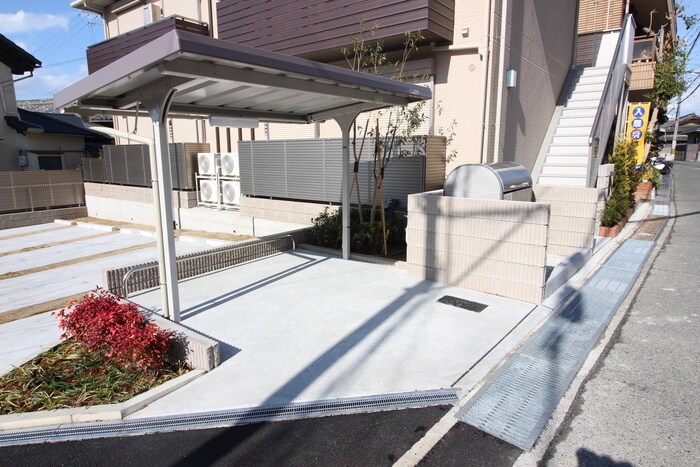 物件外観写真2　(駐輪場)