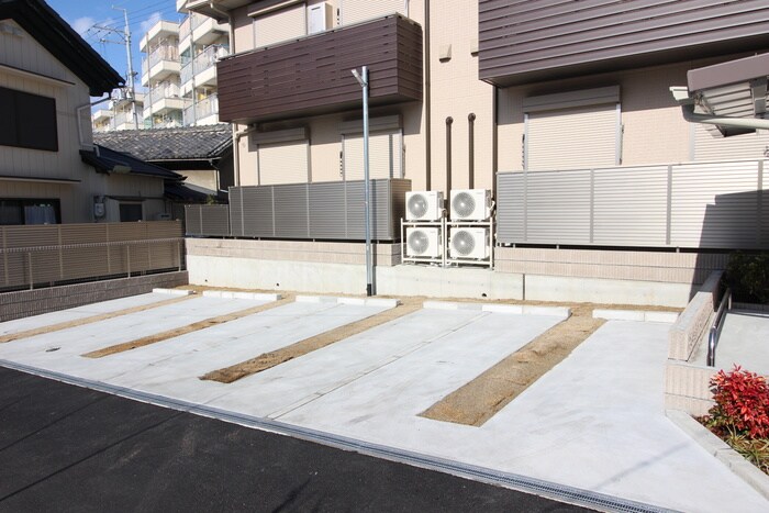 物件外観写真5　(駐車場)