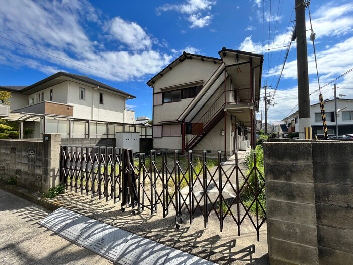 物件外観写真5　(エントランス部分)