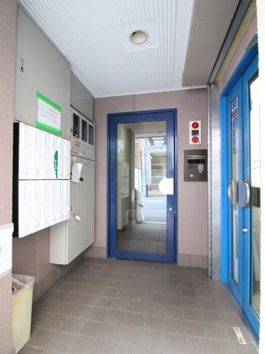 物件外観写真5　(エントランス部分)