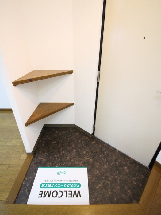 物件内観写真12　(玄関)