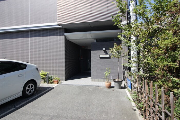 物件外観写真2　(エントランス部分)