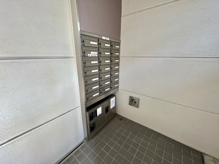 物件外観写真5　(エントランス部分)