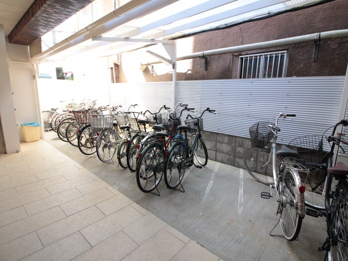物件外観写真3　(駐輪場)