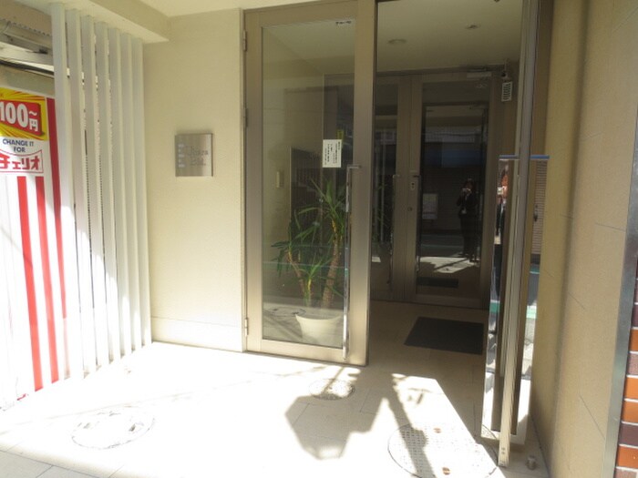 物件外観写真4　(エントランス部分)