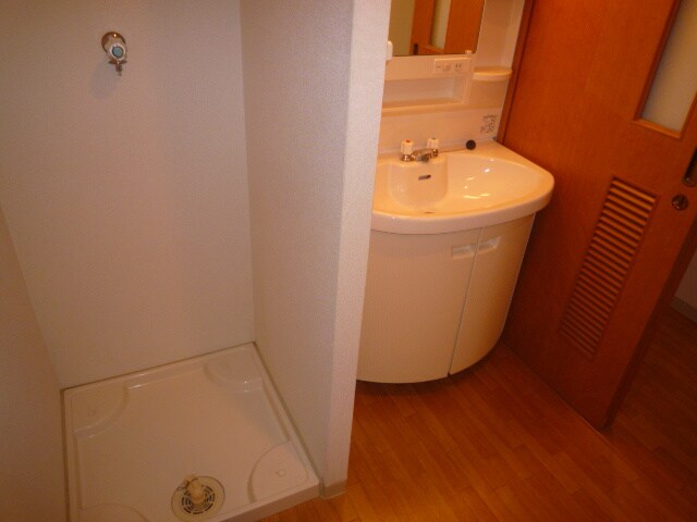 物件内観写真12　(洗濯機置場)