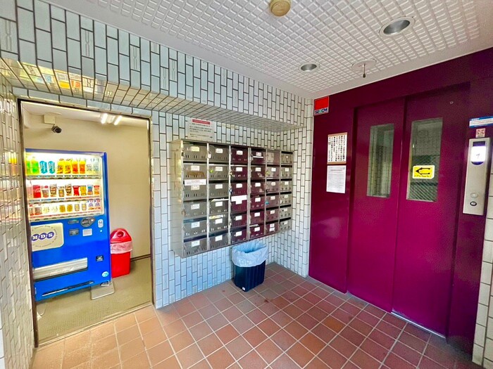 物件外観写真4　(エントランス部分)