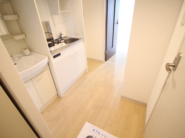 物件内観写真7　(玄関)