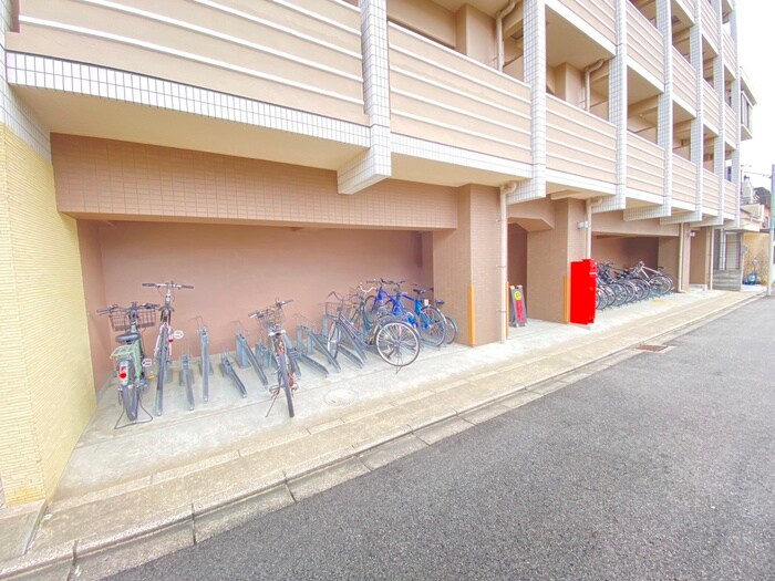 物件外観写真4　(駐輪場)