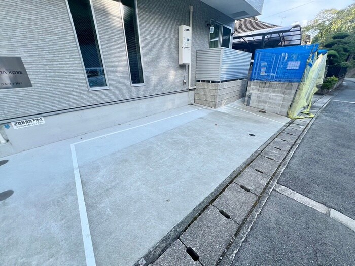 物件外観写真3　(駐車場)