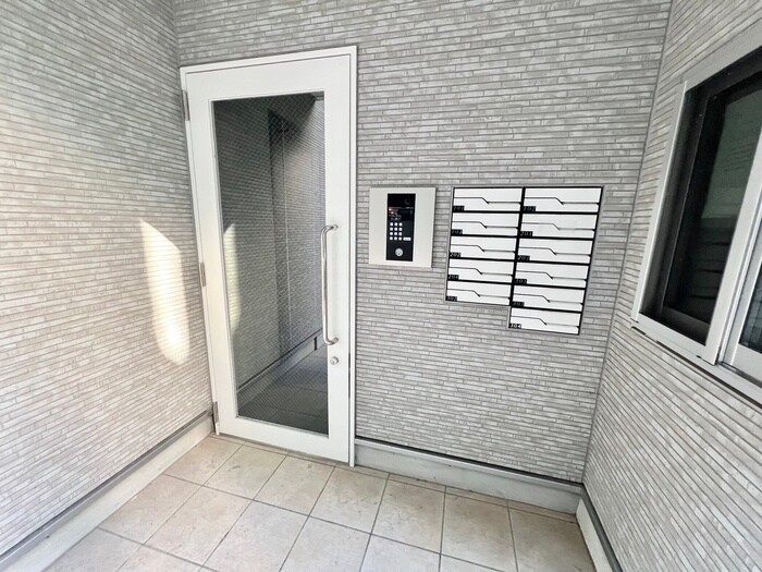 物件外観写真5　(エントランス部分)