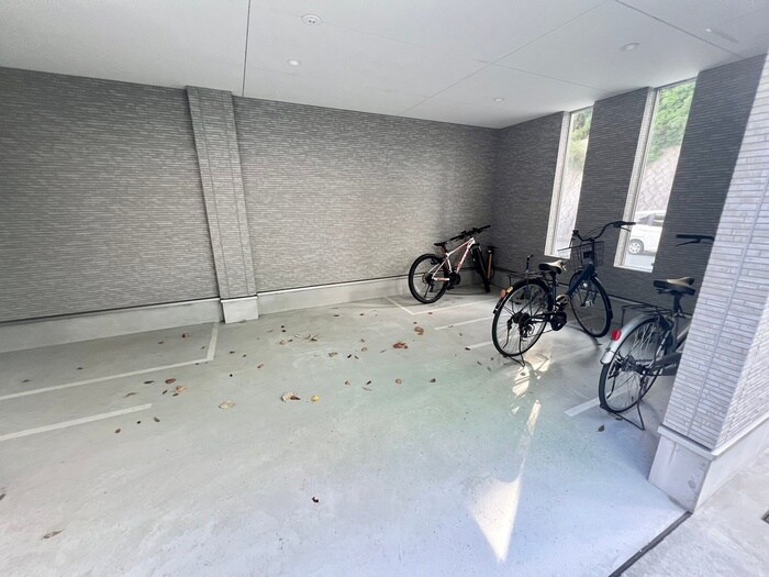 物件外観写真6　(駐輪場)