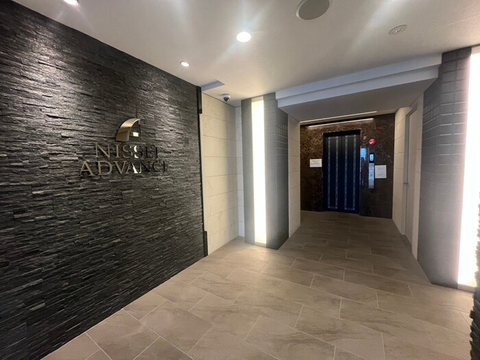 物件外観写真2　(エントランス部分)