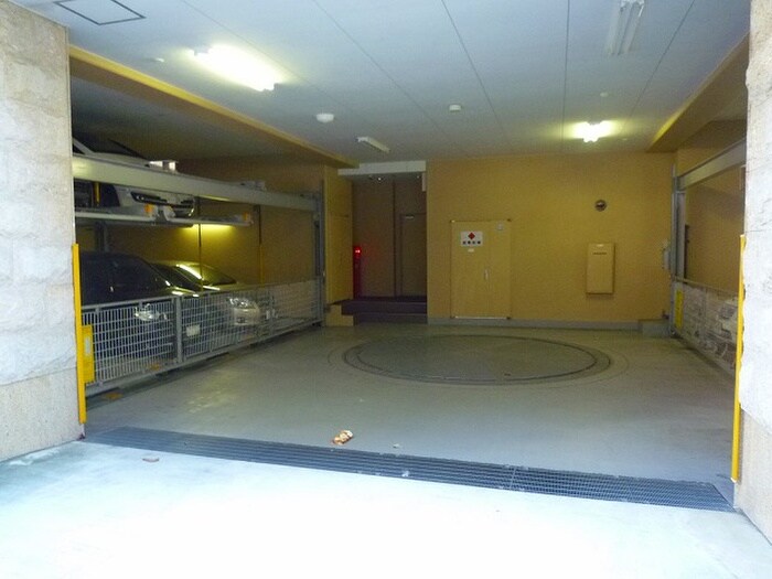 物件外観写真3　(駐車場)