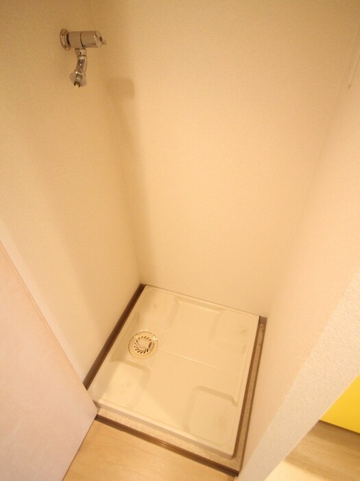 物件内観写真10　(洗濯機置場)