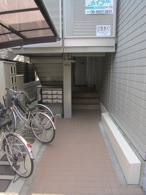 物件外観写真2　(エントランス部分)
