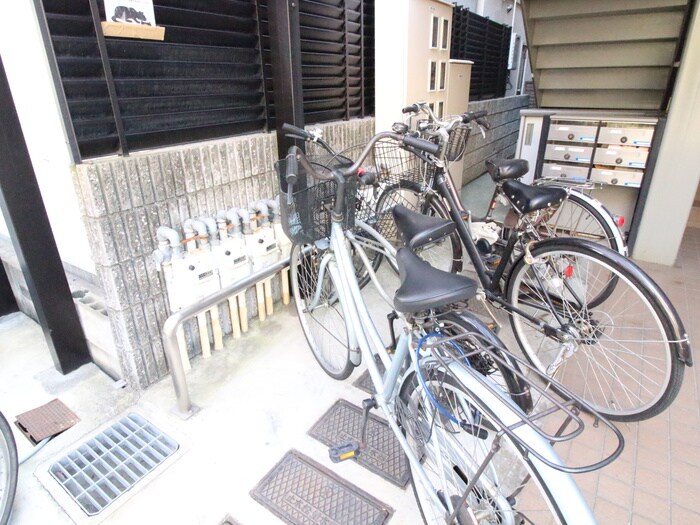 物件外観写真3　(駐輪場)