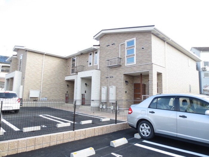 物件外観写真3　(駐車場)