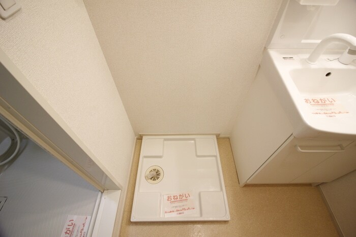 物件内観写真11　(洗濯機置場)