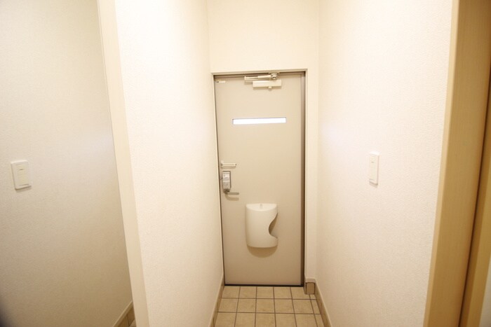物件内観写真16　(玄関)