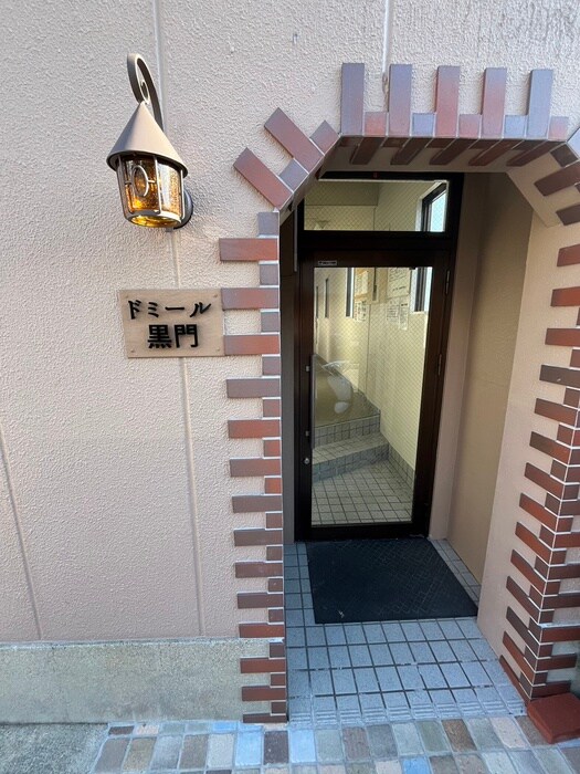 物件外観写真5　(エントランス部分)