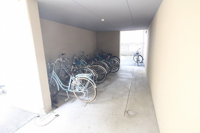 物件外観写真3　(駐輪場)