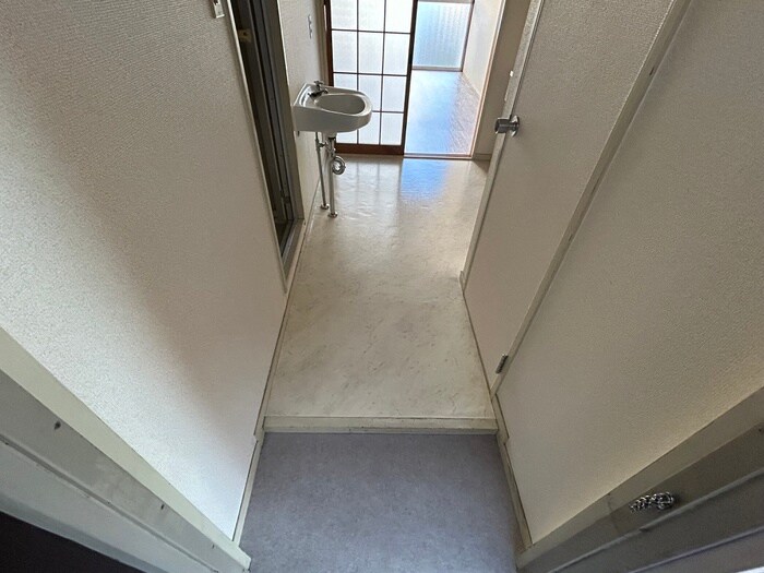 物件内観写真7　(玄関)