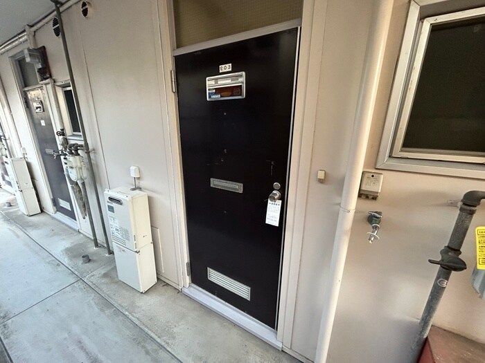 物件内観写真16　(洗濯機置場)