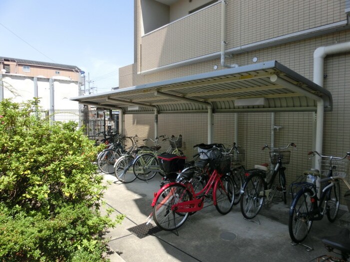 物件外観写真4　(駐輪場)