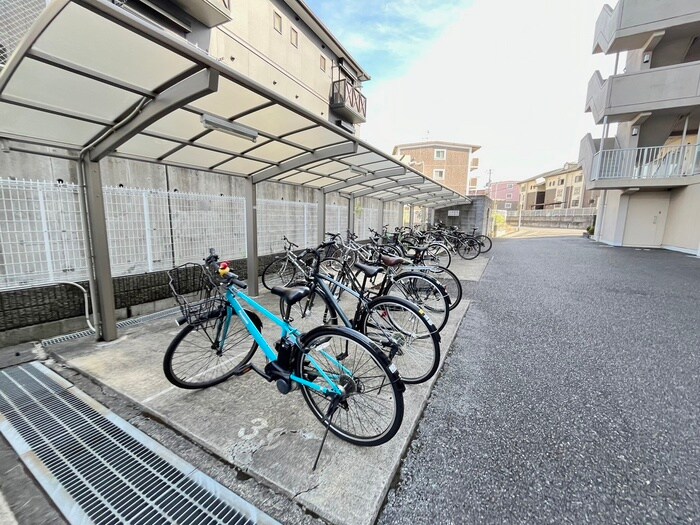 物件外観写真4　(駐輪場)