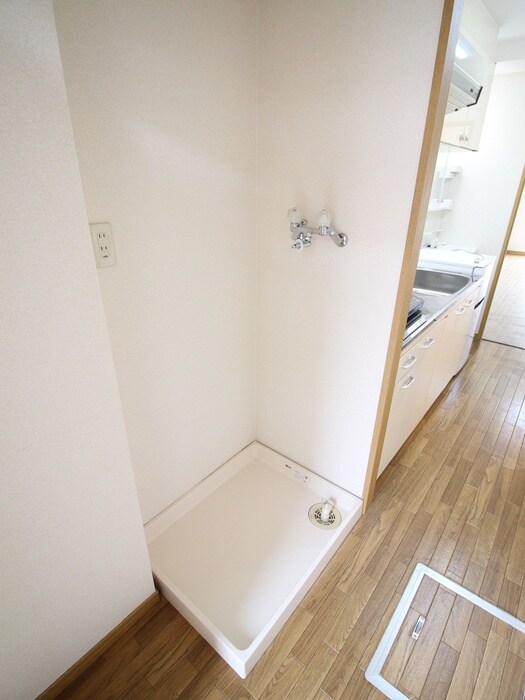 物件内観写真12　(洗濯機置場)