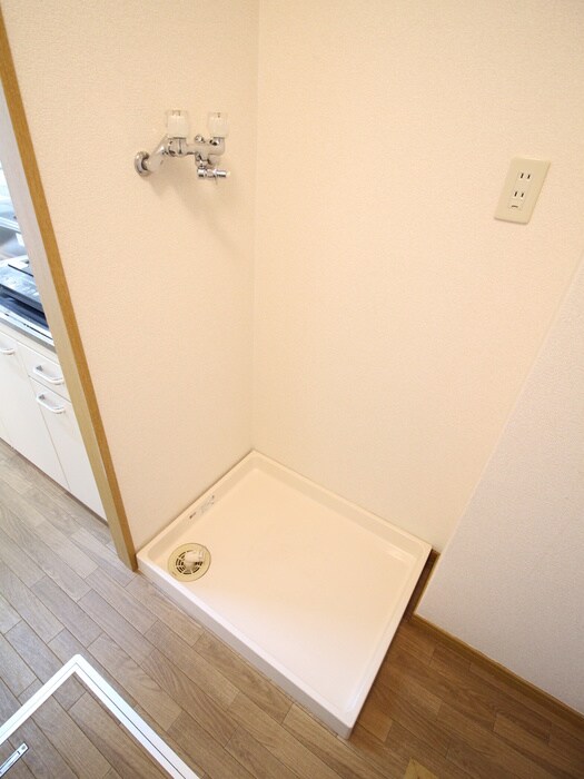 物件内観写真12　(洗濯機置場)