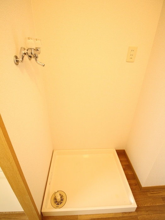 物件内観写真13　(洗濯機置場)