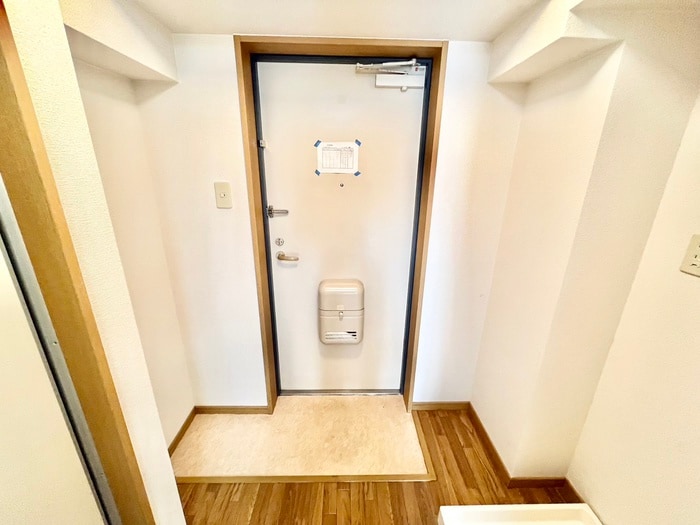 物件内観写真14　(玄関)