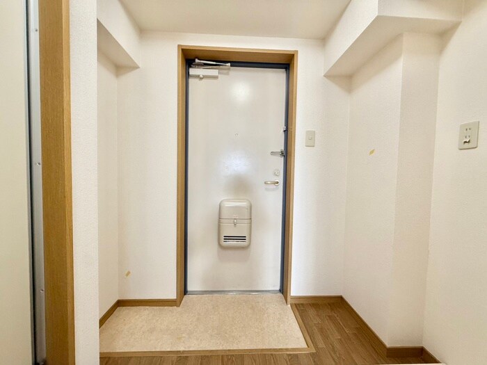物件内観写真18　(玄関)